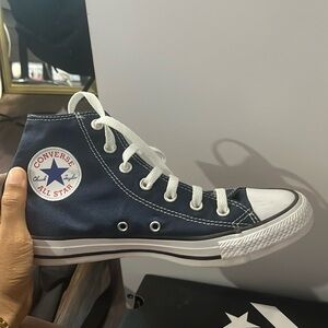 Navy blue converse 6 in mens 8 in womens